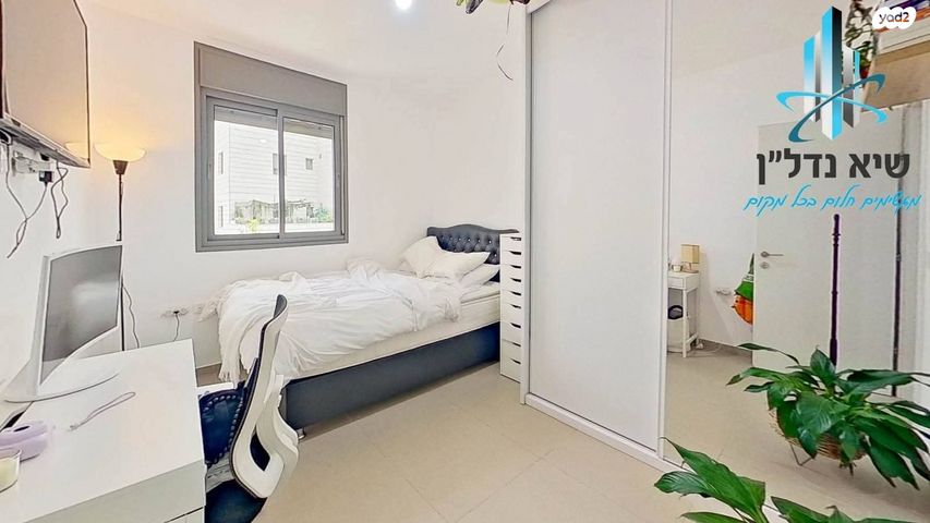 דירה, נעמי שמר, נאות שמיר, יבנה