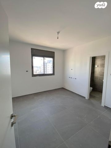 דירה, דליה רביקוביץ 8, נאות שמיר, יבנה