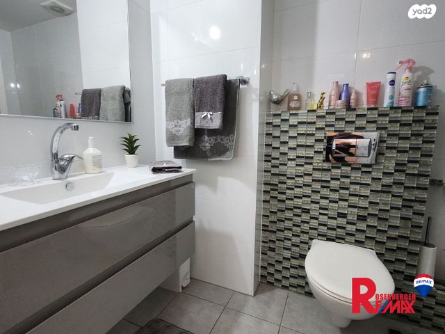 דירה, הרב ניסנבאום 37, אזור תעשיה, בת ים