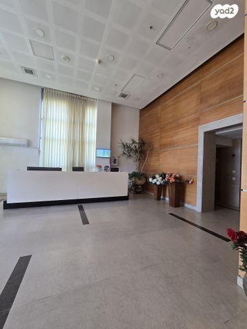 דירה, אברהם פררה, הולילנד, ירושלים