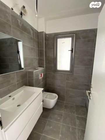 דירה, דליה רביקוביץ 8, נאות שמיר, יבנה