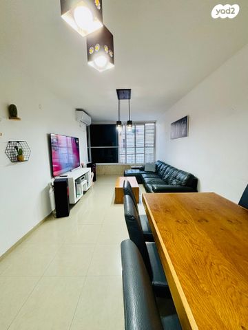 דירה, שדרות בר אילן 18, דרום מערב ותיק, בת ים