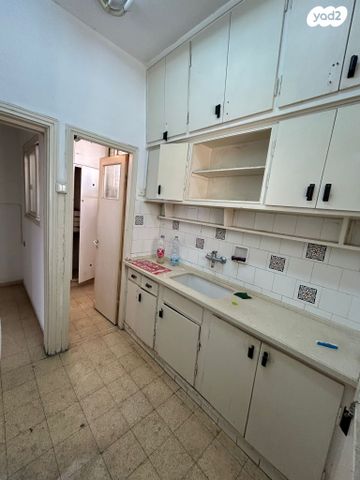 דירה, קריניצי 98, שכונת בן גוריון, מרכז העיר ג', רמת גן