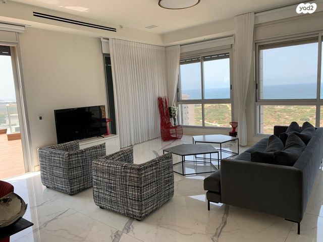 גג/ פנטהאוז, חוט השני 1, עין הים, חדרה