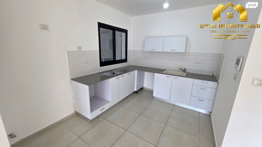 דירה, דרך ארץ, הפרחים, חריש