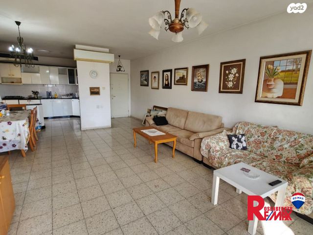 דירה, הרב נסים בכר 7, דרום מזרח, בת ים