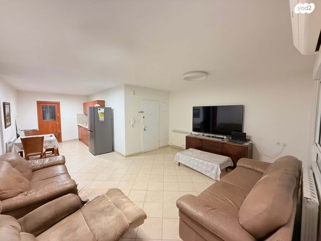 דירה, הרב אברהם מרדכי ווינגרטן, חומת שמואל, הר חומה, ירושלים