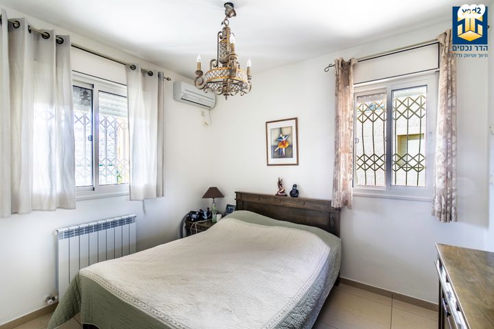 דירה, יצחק רפאל, חומת שמואל, הר חומה, ירושלים