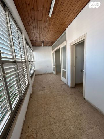 דירה, קריניצי 98, שכונת בן גוריון, מרכז העיר ג', רמת גן