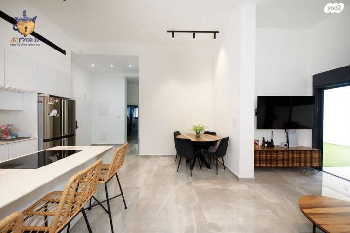 דירת גן, שדרות בר אילן 1, לב העיר, בת ים