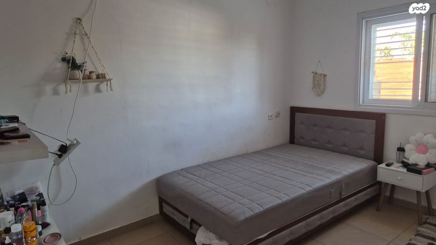 דו משפחתי, נחל טרשים, גוונים, מצפה רמון