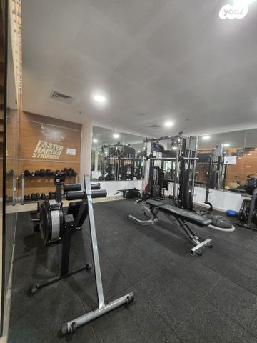 דירה, אברהם פררה, הולילנד, ירושלים