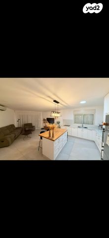 העונות - בבניה, רובע 11