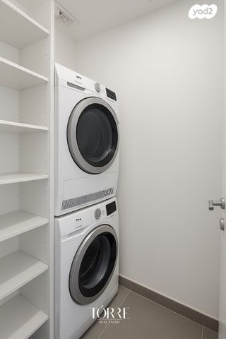 דירה, דרך מנחם בגין 160, מונטיפיורי, הרכבת, תל אביב יפו