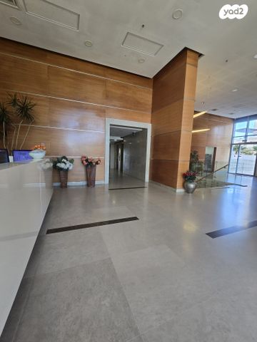 דירה, אברהם פררה, הולילנד, ירושלים