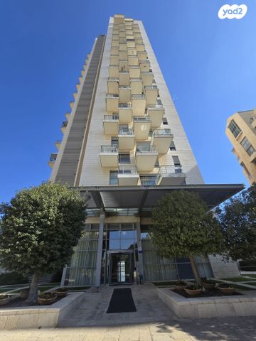 דירה, אברהם פררה, הולילנד, ירושלים