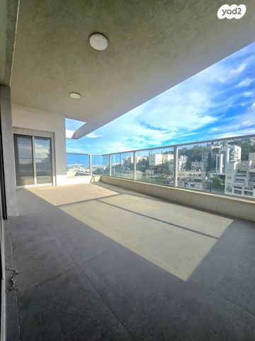 דירה, בנימין ד'ישראלי, אחוזה, חיפה