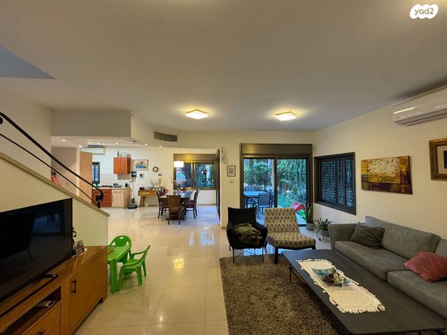 דו משפחתי, הר כרכום 22, הפארק, כפר סבא