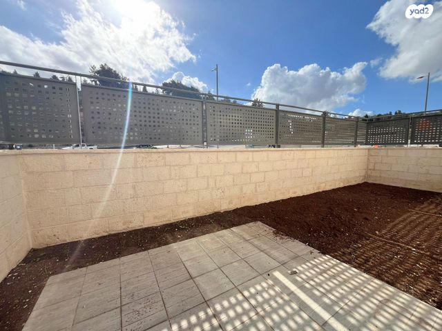 דירה, פרופסור יעקב נאמן, מורדות ארנונה, ירושלים