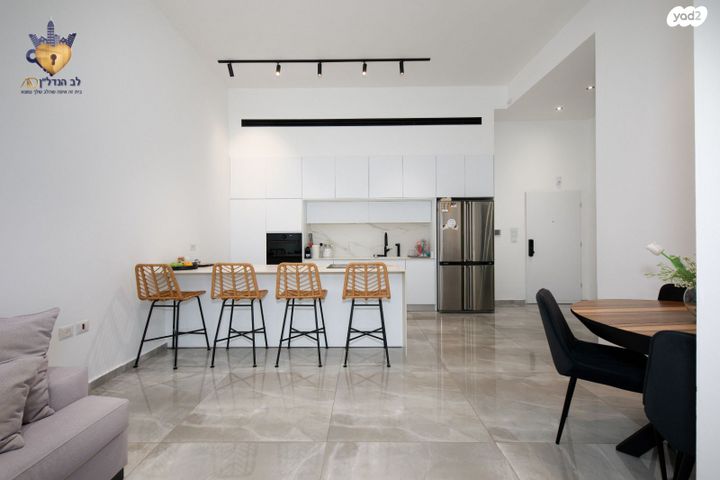 דירת גן, שדרות בר אילן 1, לב העיר, בת ים