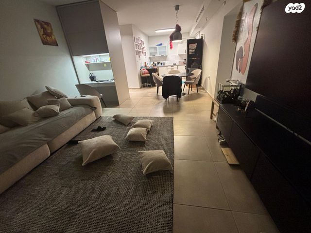 דירה, פרופ' אפרים קציר, רחובות