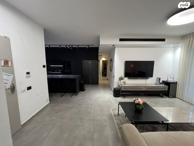 דירת גן, אריאל שרון, נווה שרון / שער העיר, נתיבות