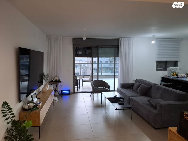 דירה, יצחק נבון, מורשת, מודיעין מכבים רעות