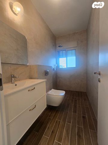 דירה, בנימין ד'ישראלי, אחוזה, חיפה