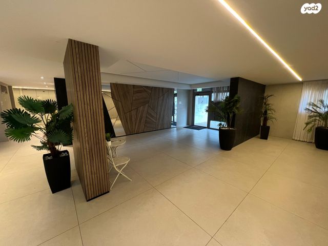 דירת גן, אריאל שרון, נווה שרון / שער העיר, נתיבות