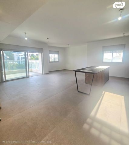 דירה, בנימין ד'ישראלי, אחוזה, חיפה