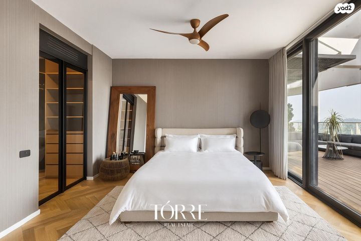 גג/ פנטהאוז, דרך מנחם בגין 160, מונטיפיורי, הרכבת, תל אביב יפו