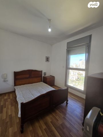 דירה, אברהם פררה, הולילנד, ירושלים