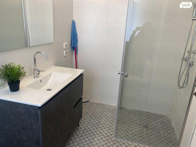 דירה, אלופי צה"ל, קרית שרת מזרח, חולון