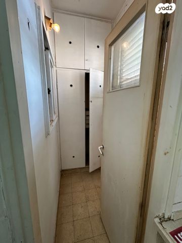 דירה, קריניצי 98, שכונת בן גוריון, מרכז העיר ג', רמת גן