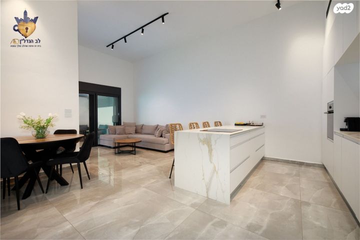 דירת גן, שדרות בר אילן 1, לב העיר, בת ים