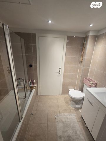 דירה, אסתר המלכה, כרמי גת, קרית גת