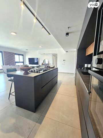 דירה, יוסף הגלילי 22, שכונת בן גוריון, מרכז העיר ג', רמת גן