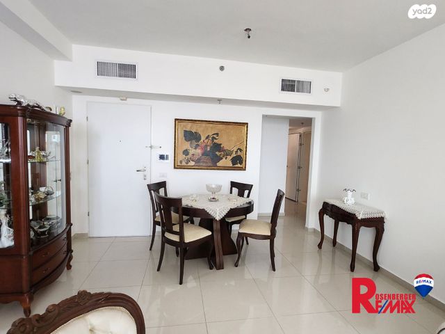 דירה, הרב ניסנבאום 37, אזור תעשיה, בת ים