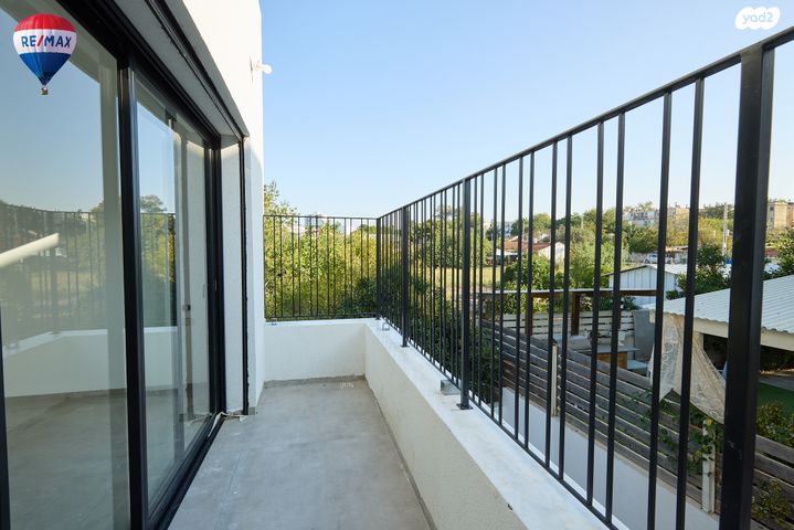 דו משפחתי, שבי ציון, פרדס חנה כרכור