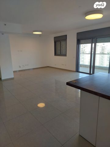 דירה, יצחק שדה 4, דרום מערב ותיק, בת ים