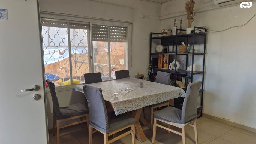 דו משפחתי, נחל טרשים, גוונים, מצפה רמון