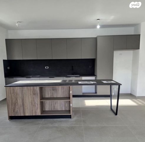 דירה, בנימין ד'ישראלי, אחוזה, חיפה