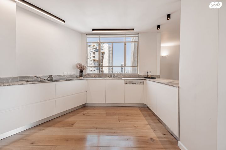 גג/ פנטהאוז, שמעון בן צבי, שטח 9, גבעתיים