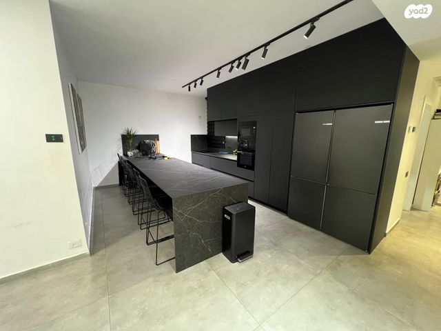 דירת גן, אריאל שרון, נווה שרון / שער העיר, נתיבות