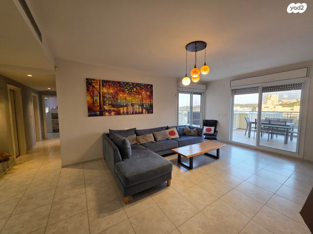 דירה, כיכר עמוס הנביא, הנביאים, מודיעין מכבים רעות