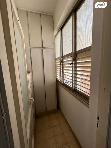 דירה, קריניצי 98, שכונת בן גוריון, מרכז העיר ג', רמת גן