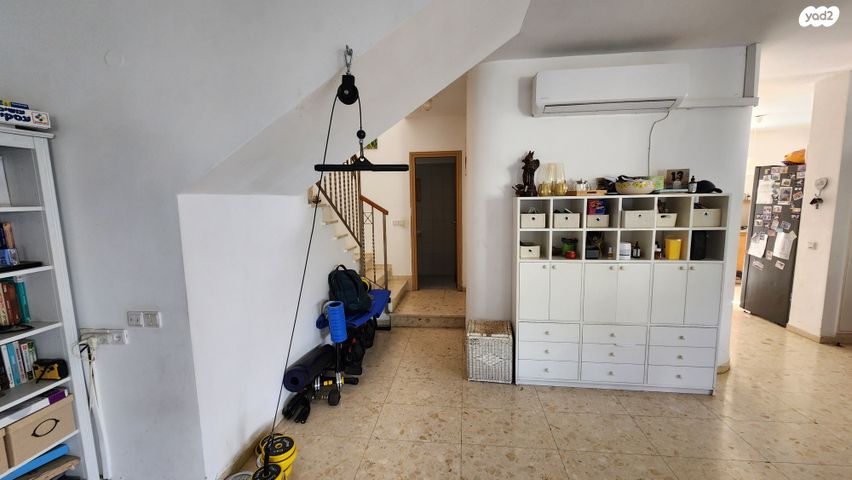 דו משפחתי, קיסריה