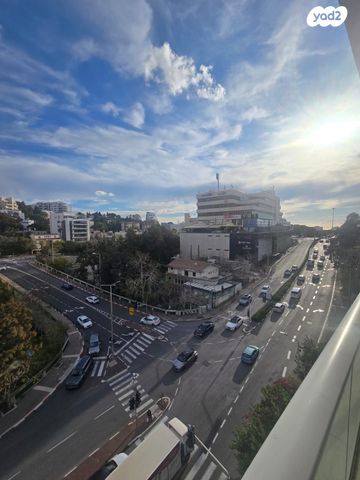דירה, בנימין ד'ישראלי, אחוזה, חיפה