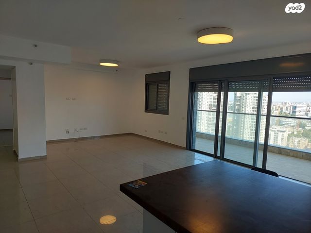 דירה, יצחק שדה 4, דרום מערב ותיק, בת ים