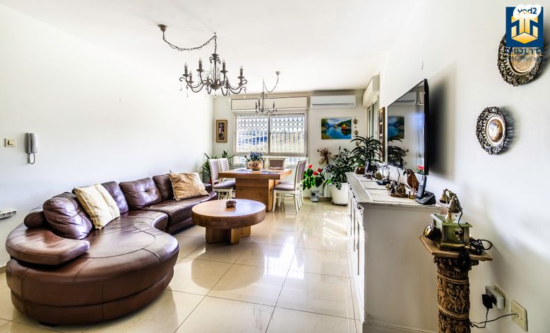 דירה, יצחק רפאל, חומת שמואל, הר חומה, ירושלים